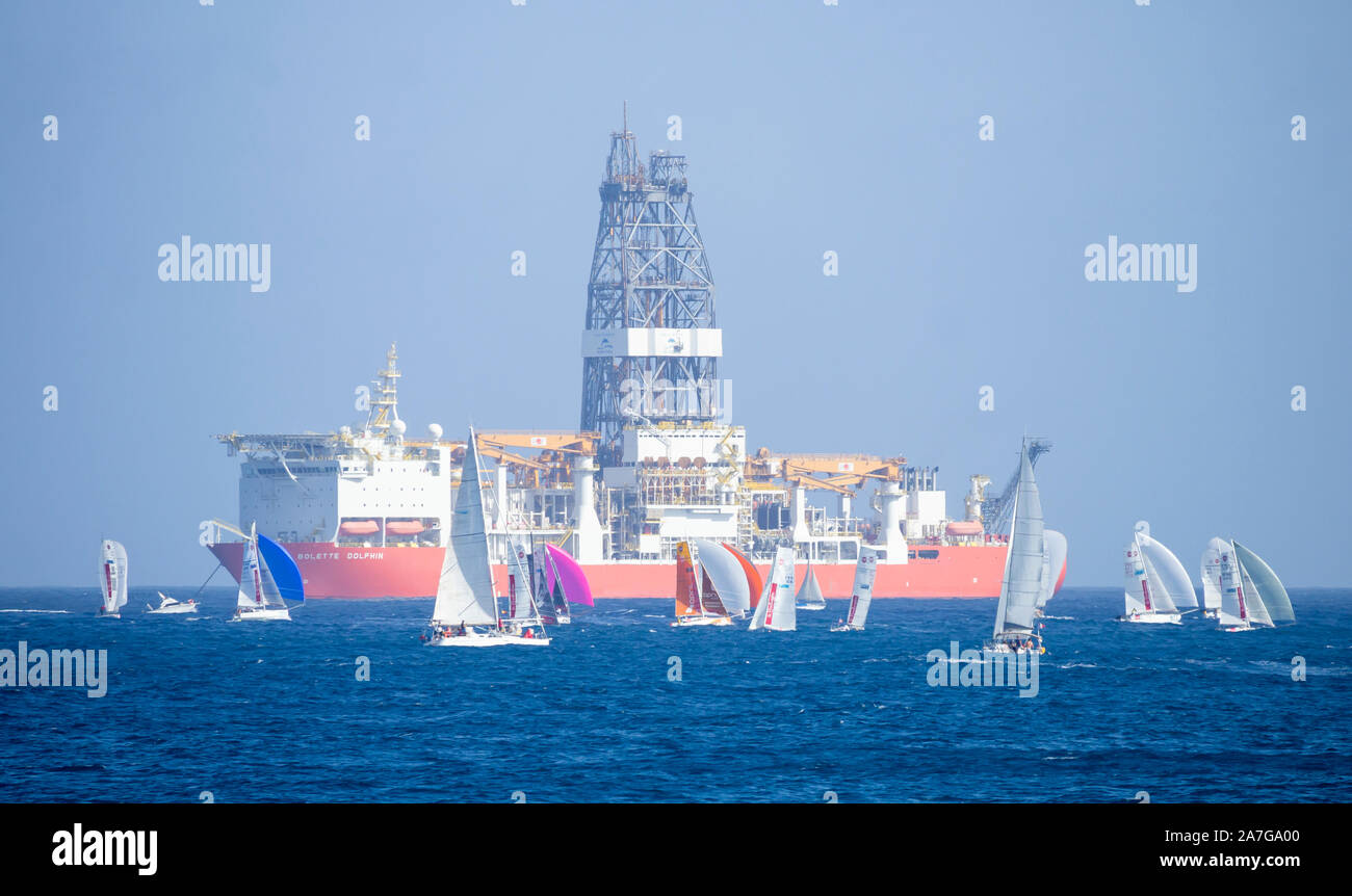 Yacht race start line hi-res stock photography and images picture