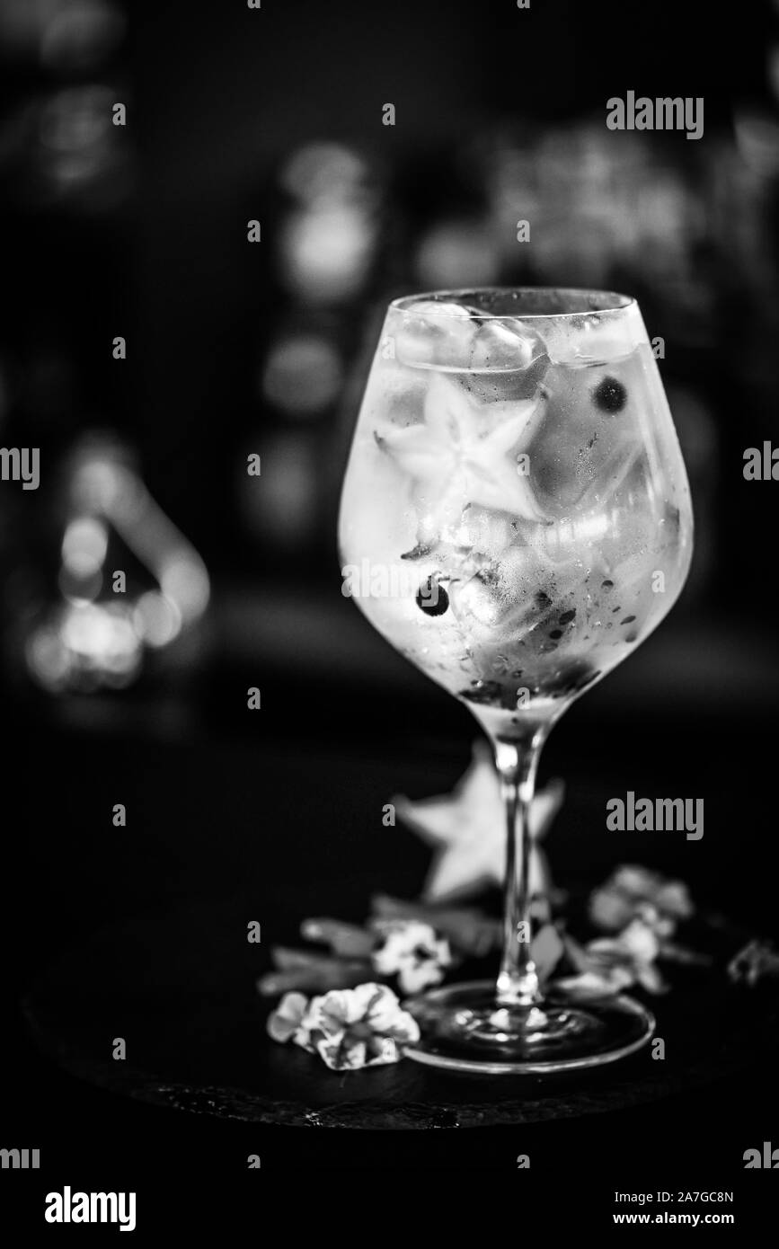 fresh gin tonic beverage with fruits & spices Stock Photo Alamy