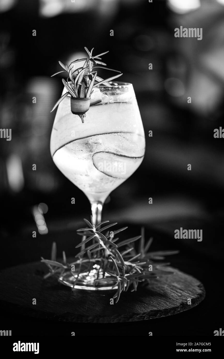 fresh gin tonic beverage with fruits & spices Stock Photo Alamy