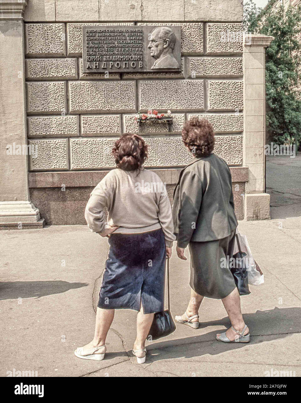 February 1, 1989, Moscow, Russia: Two Moscow women view the commemorative plaque and a shelf of flowers, on the wall of a stately Moscow apartment building at 26 Kutuzovsky Prospect (where he and other Soviet leaders lived) honoring Yuri V. Andropov. A former head of the KGB, he was General Secretary of the Communist Party of the Soviet Union from November 1982 until his death in February 1984. (Credit Image: © Arnold Drapkin/ZUMA Wire) Stock Photo