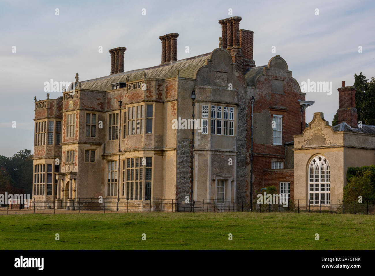 Chimneys english country manor hires stock photography and images Alamy