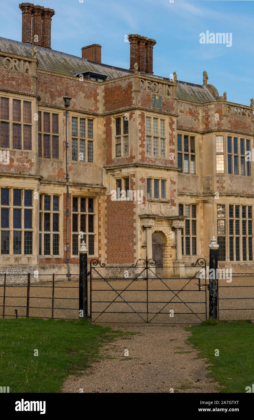 Chimneys english country manor hires stock photography and images Alamy