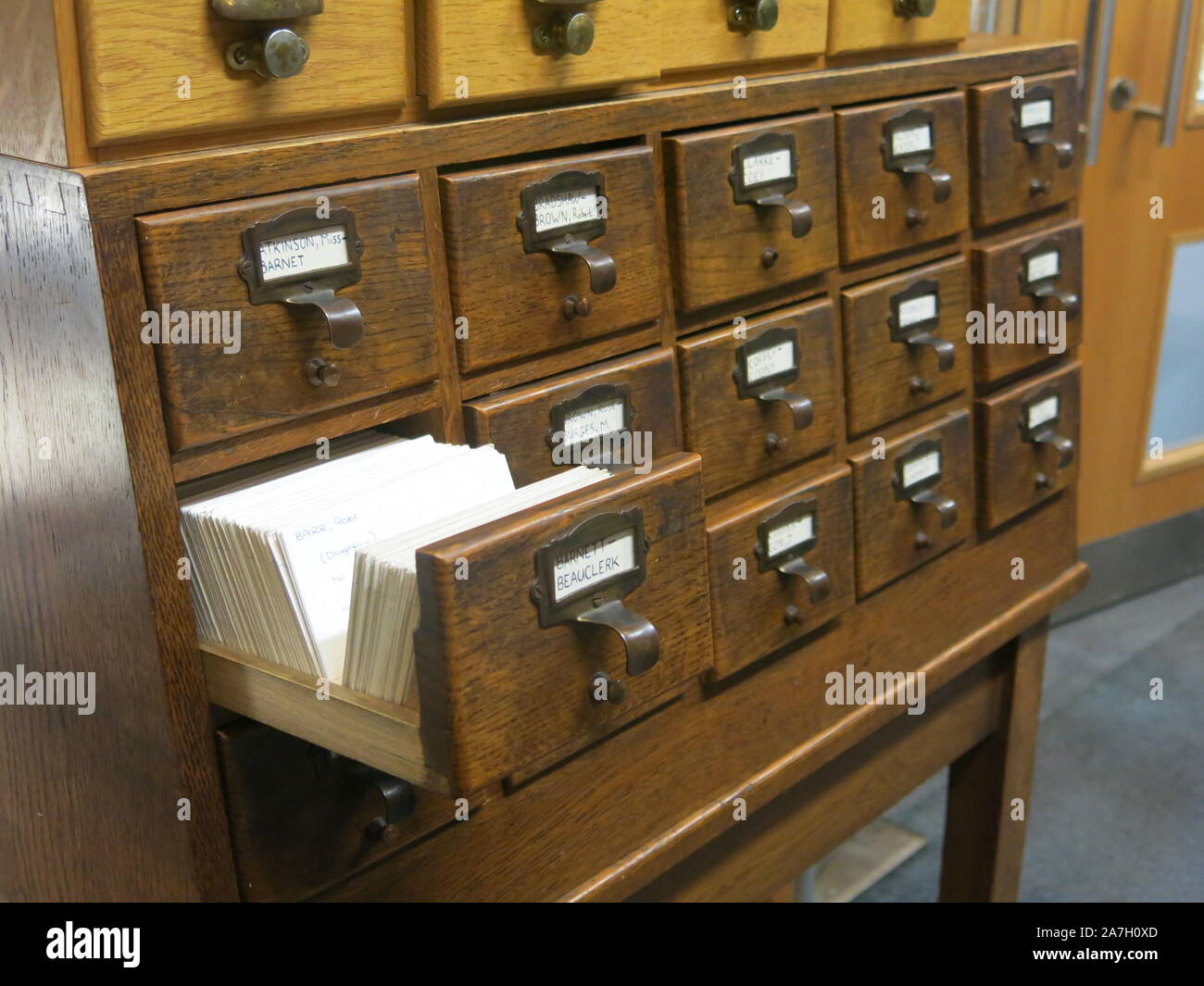 Belfast's oldest library, Linen Hall, maintains an oldfashioned wooden