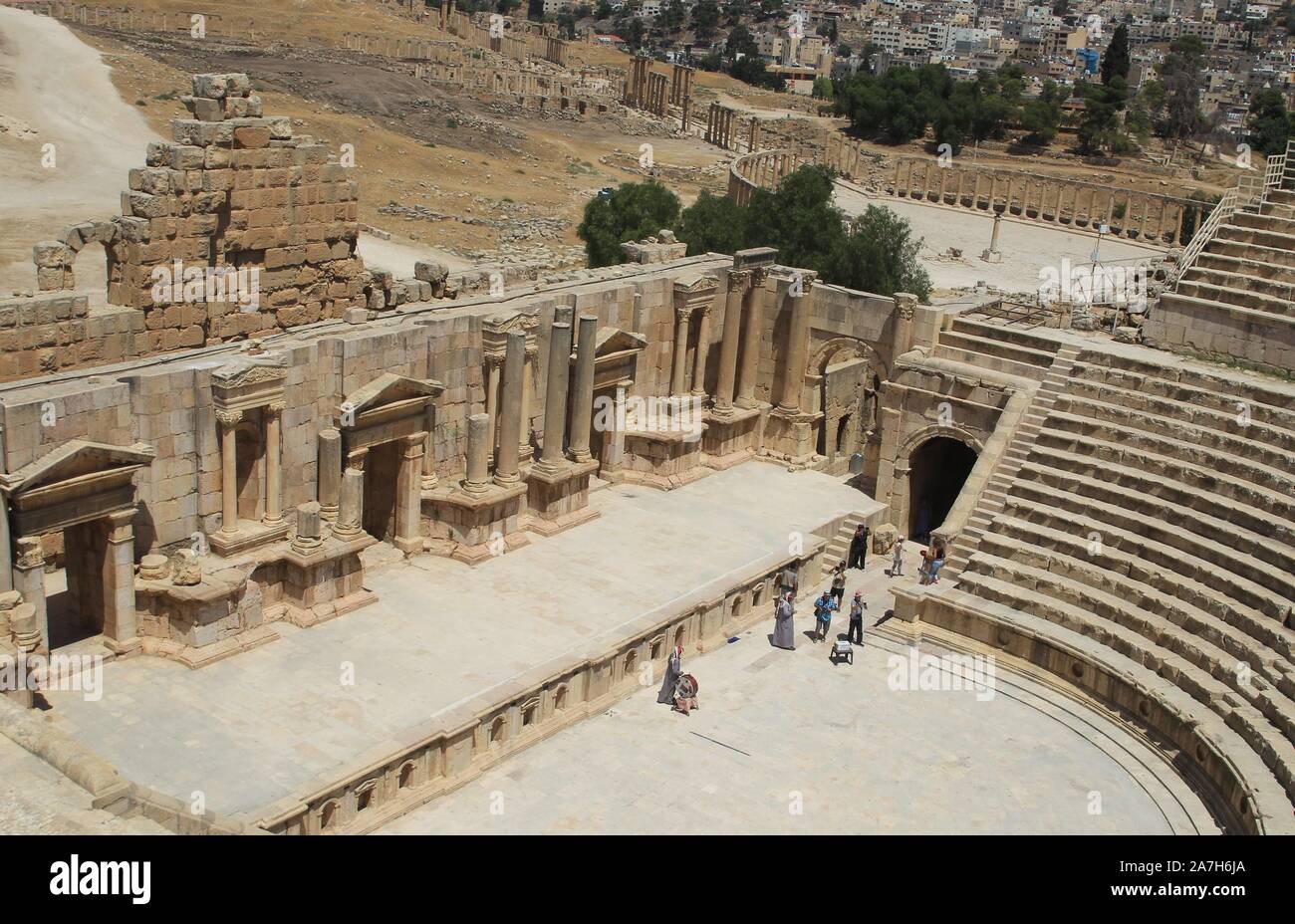 JORDANIA. JERASH AMMAN. Jerash , es el sitio de las ruinas de la ciudad grecorromana de Gerasa, también conocida como Antioquía en el Río Dorado. Jerash es considerada una de las ciudades romanas más importantes y mejor conservadas del Cercano Oriente. Era una ciudad de la Decápolis.. TEATRO CON CAPACIDAD PARA 3000 PERSONAS , EN LA ACTUALIDAD SE CELEBRAN CONCIERTOS POR SU EXCELENTE ACUSTICA. Stock Photo