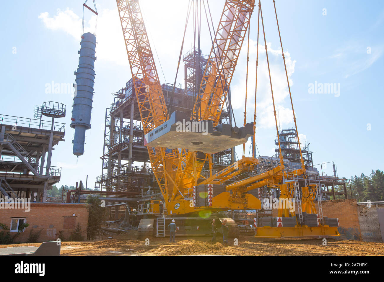 MOSCOW, RUSSIA, 08.2018: The construction of an oil refinery, near Moscow. industrial cranes (LIEBHERR), construction and installation of components o Stock Photo