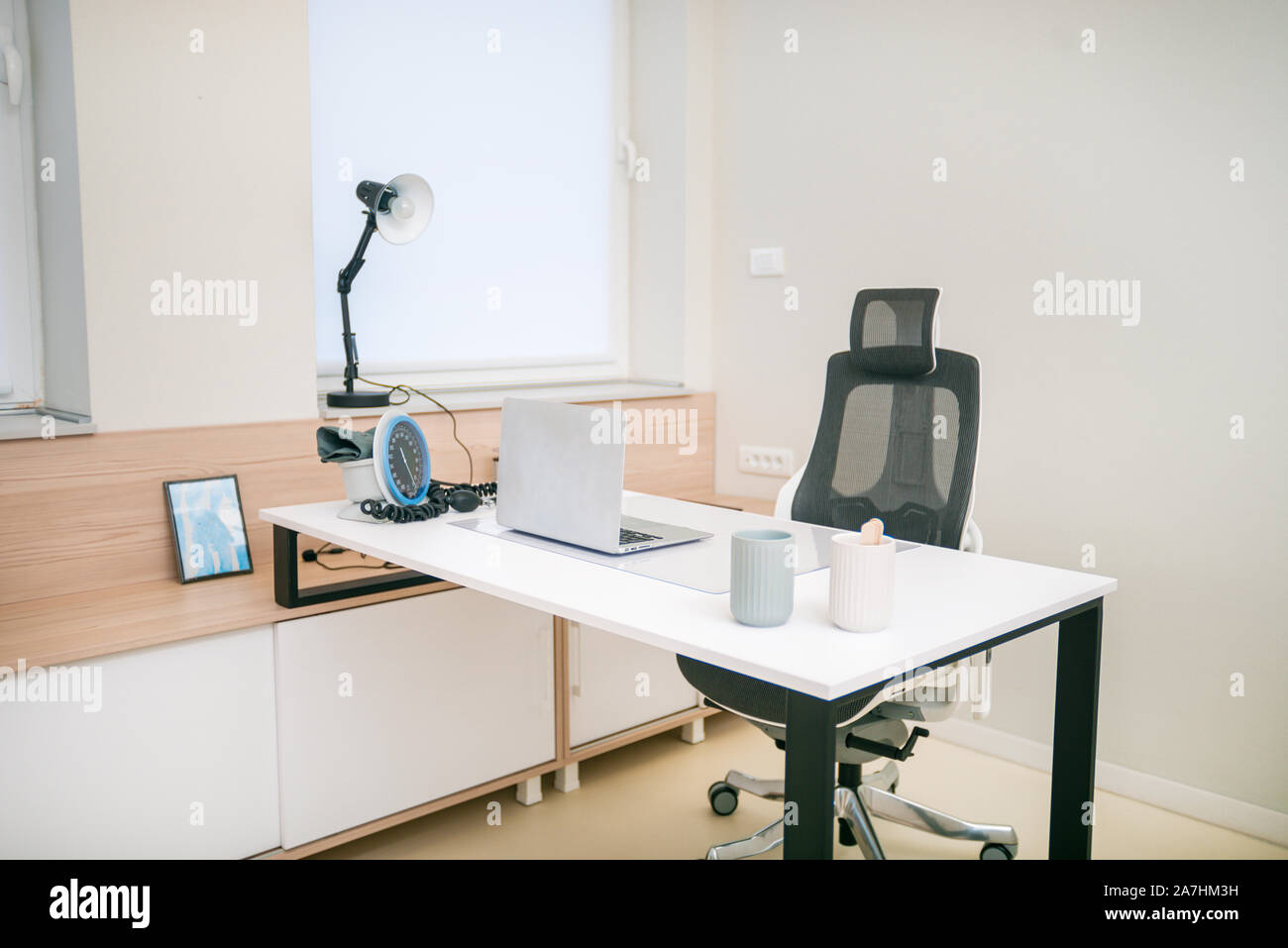 Modern medical 2024 office furniture