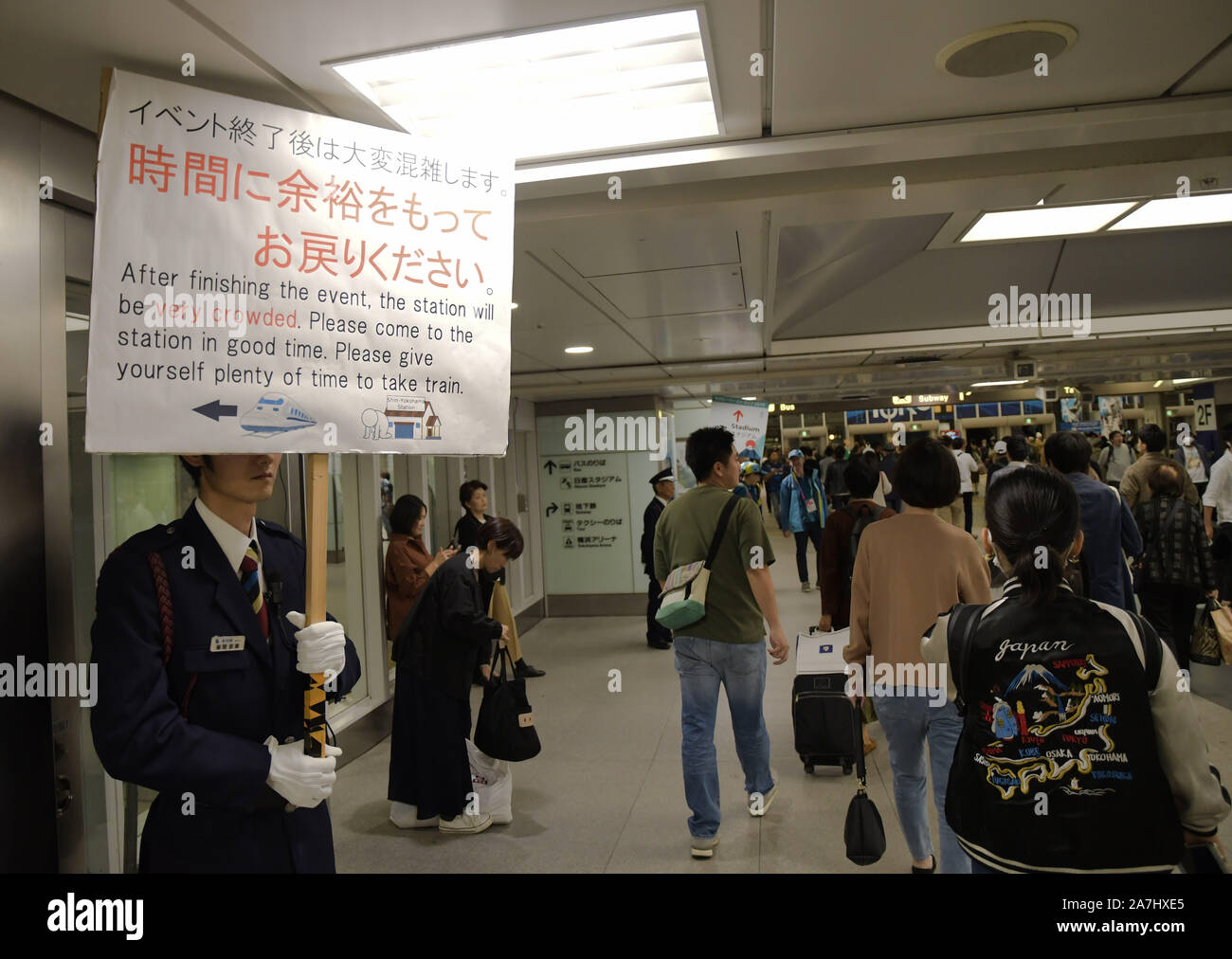 Tokyo, Japan. 2nd Nov, 2019. A station atendent holds an advisory sign at the Shin-Yokohama Station near the International Stadium Yokohama in Kanagawa Prefecture, Japan before the Rugby World Cup 2019 final match between England and South Africa in which South Africa's won 32 - 12 on November 2, 2019. Photo by: Ramiro Agustin Vargas Tabares Credit: Ramiro Agustin Vargas Tabares/ZUMA Wire/Alamy Live News Stock Photo