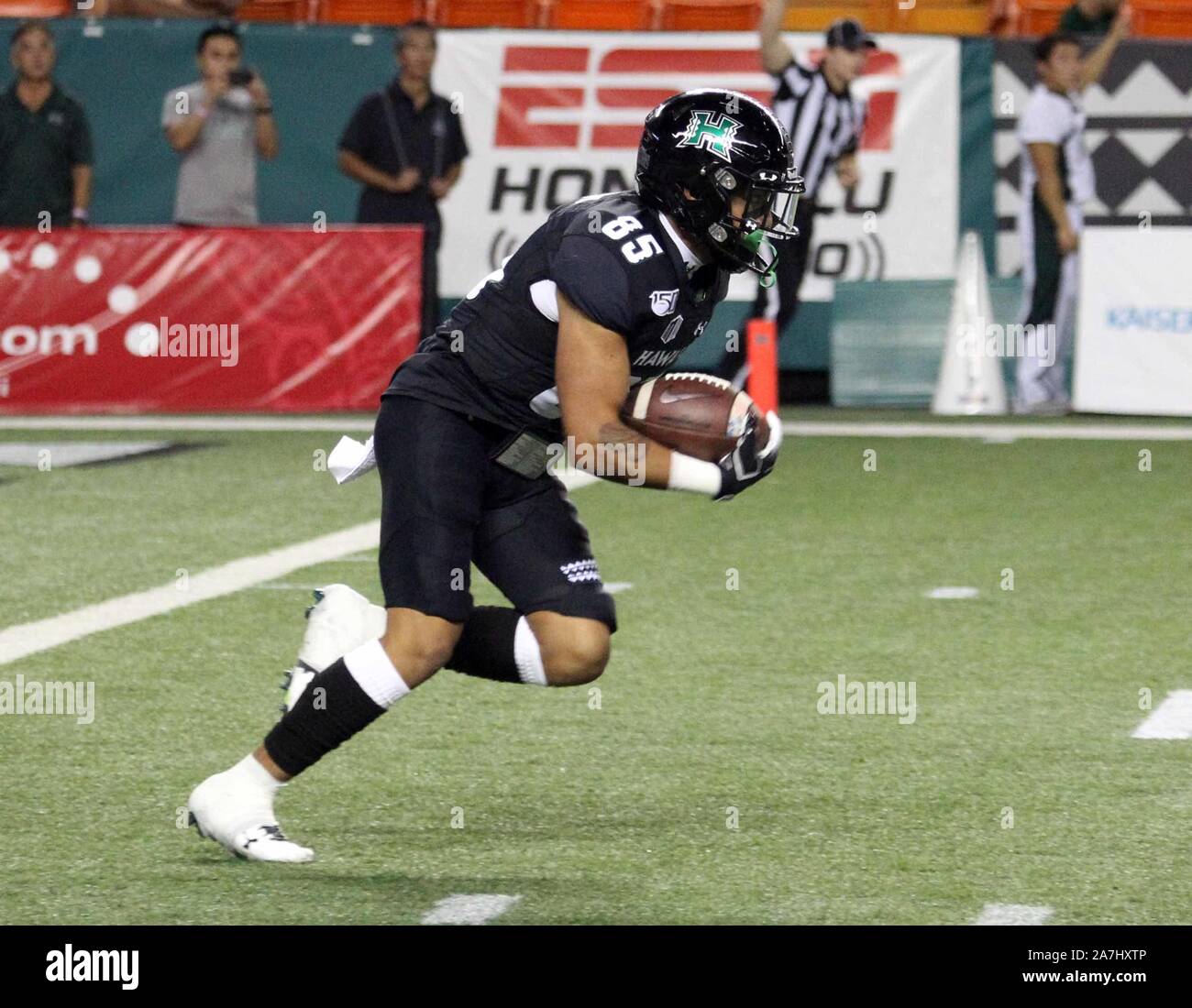 November 2, 2019 - Hawaii Rainbow Warriors wide receiver Lincoln Victor #85 returns a kickoff during a game between the Fresno State Bulldogs and the Hawaii Rainbow Warriors at Aloha Stadium in Honolulu, HI - Michael Sullivan/CSM. Stock Photo