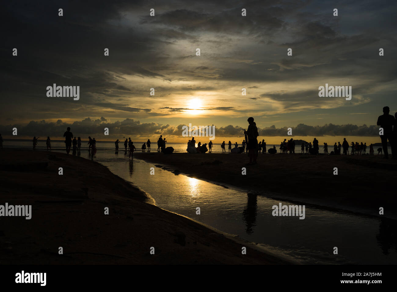 Family shadow sunset hi-res stock photography and images - Alamy