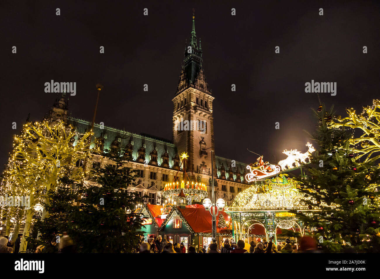 Hamburg, Germany - December 14, 2018: Christmas market (Weihnachtsmarkt) at Town Hall square in front of Hamburg Town Hall. The most popular and most Stock Photo