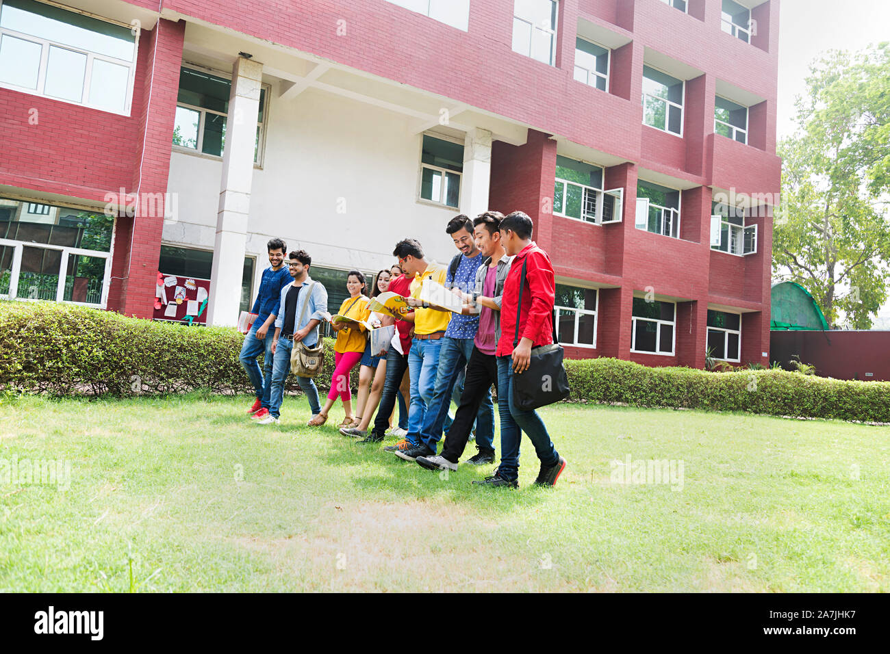 University girls only hi-res stock photography and images - Page 5 - Alamy