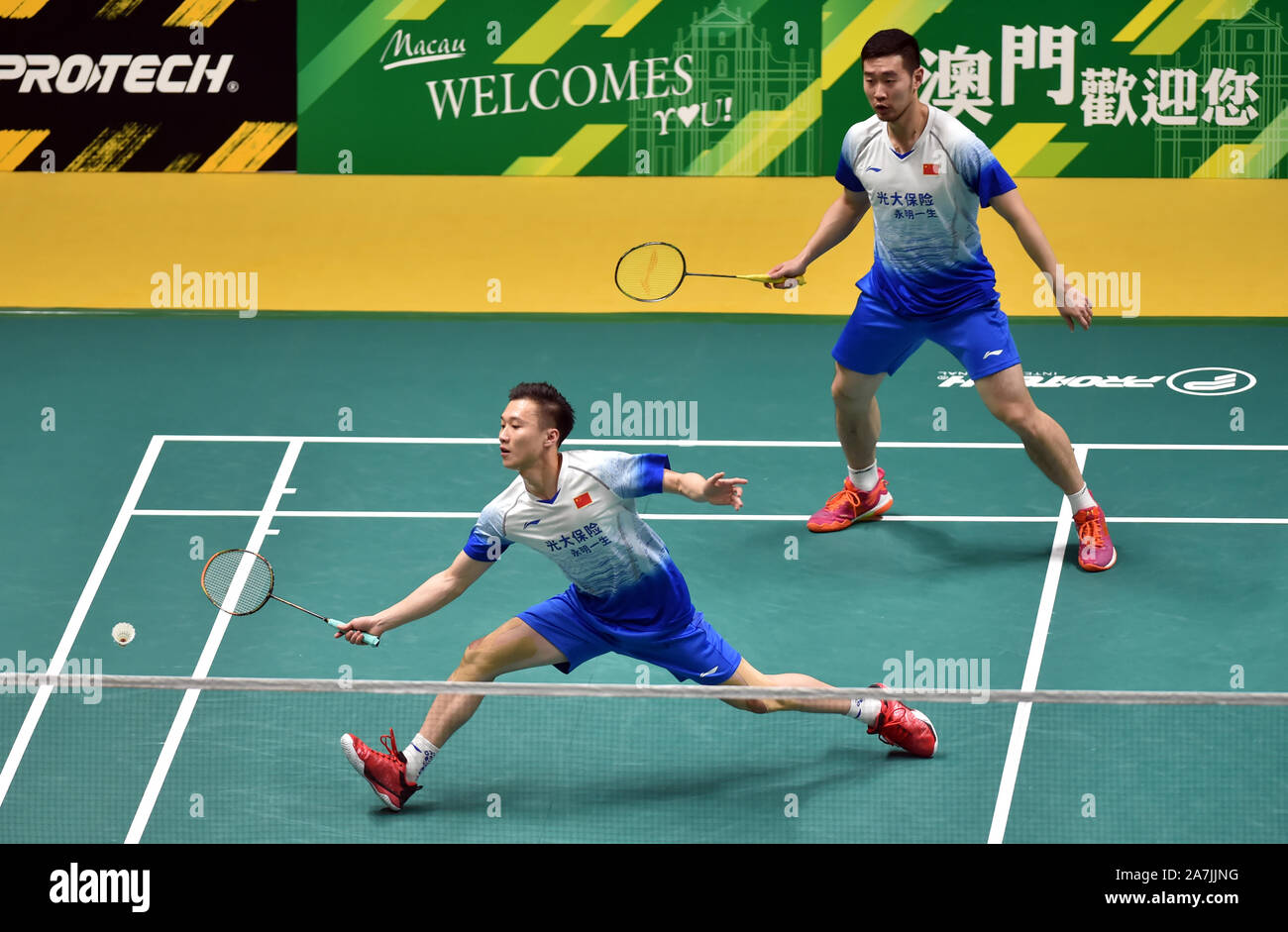 Bwf Approved OEM Badminton Court Flooring With Competitive
