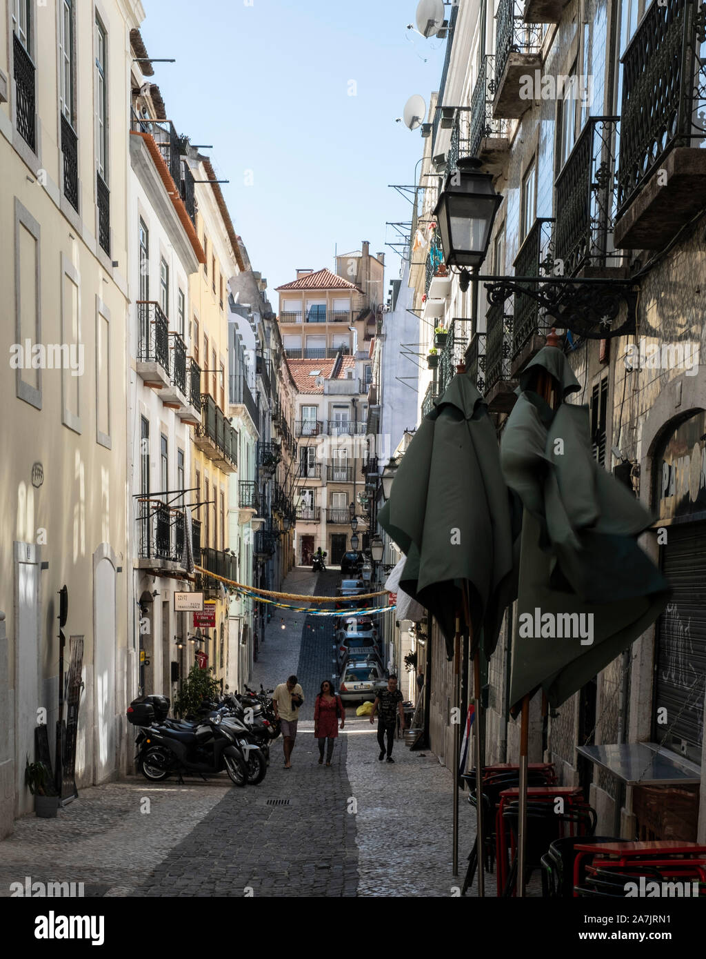 Narrow streets in lisbon portugal hi-res stock photography and images ...