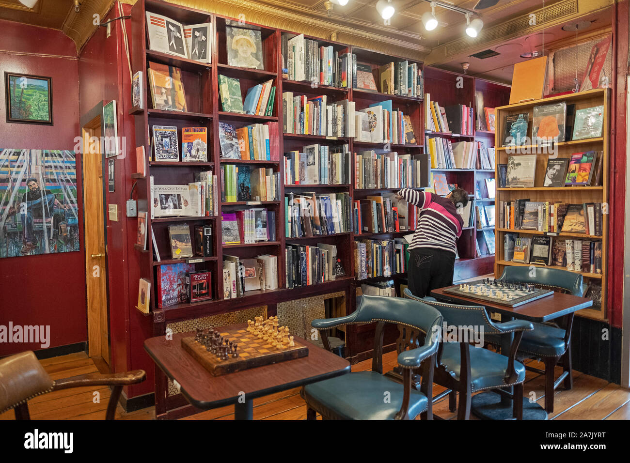 The cozy friendly interior of the INQUIRING MIND BOOKSTORE in Saugerties, New York. Stock Photo