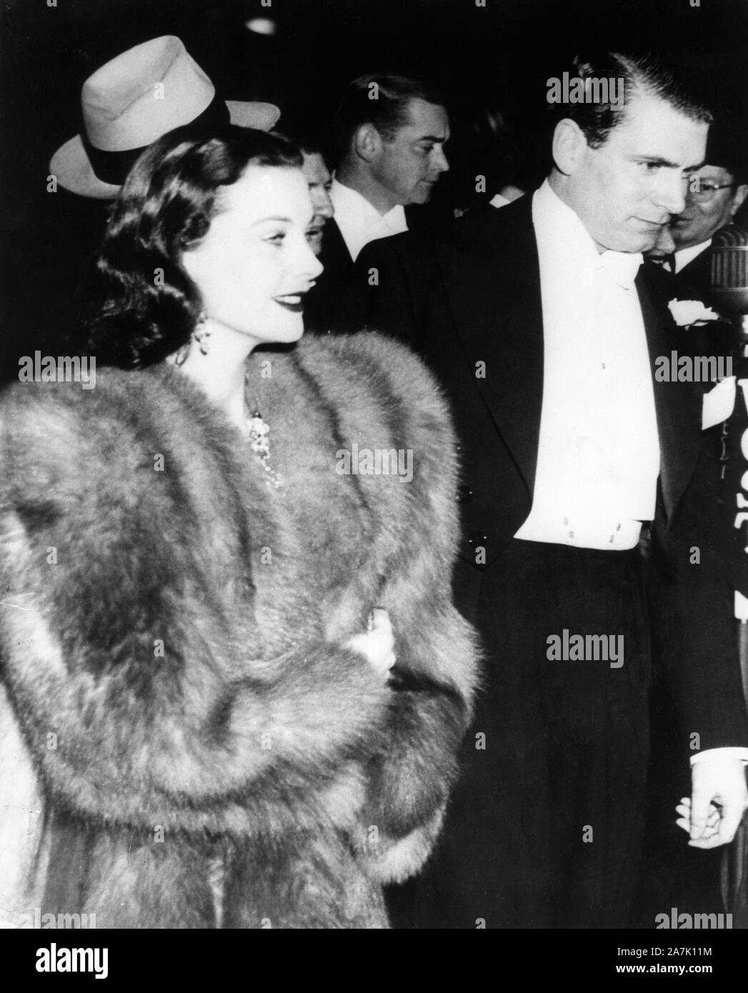 VIVIEN LEIGH and LAURENCE OLIVIER arriving at GONE WITH THE WIND World Premiere at Loew's Grand Theatre in Atlanta , 15th Georgia December 1939. In the middle background is JOHN HAY WHITNEY major investor and Chairman of the Board of Selznick International Pictures Inc. Stock Photo