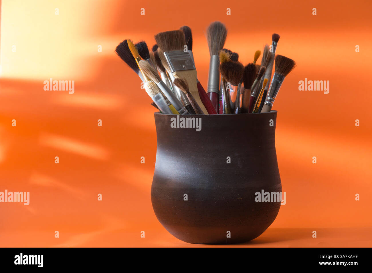 Ceramics brushes hi-res stock photography and images - Alamy