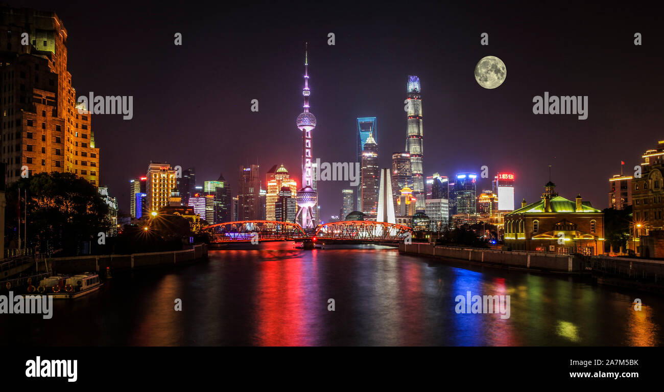 Shanghai waterfront festival hi-res stock photography and images - Alamy