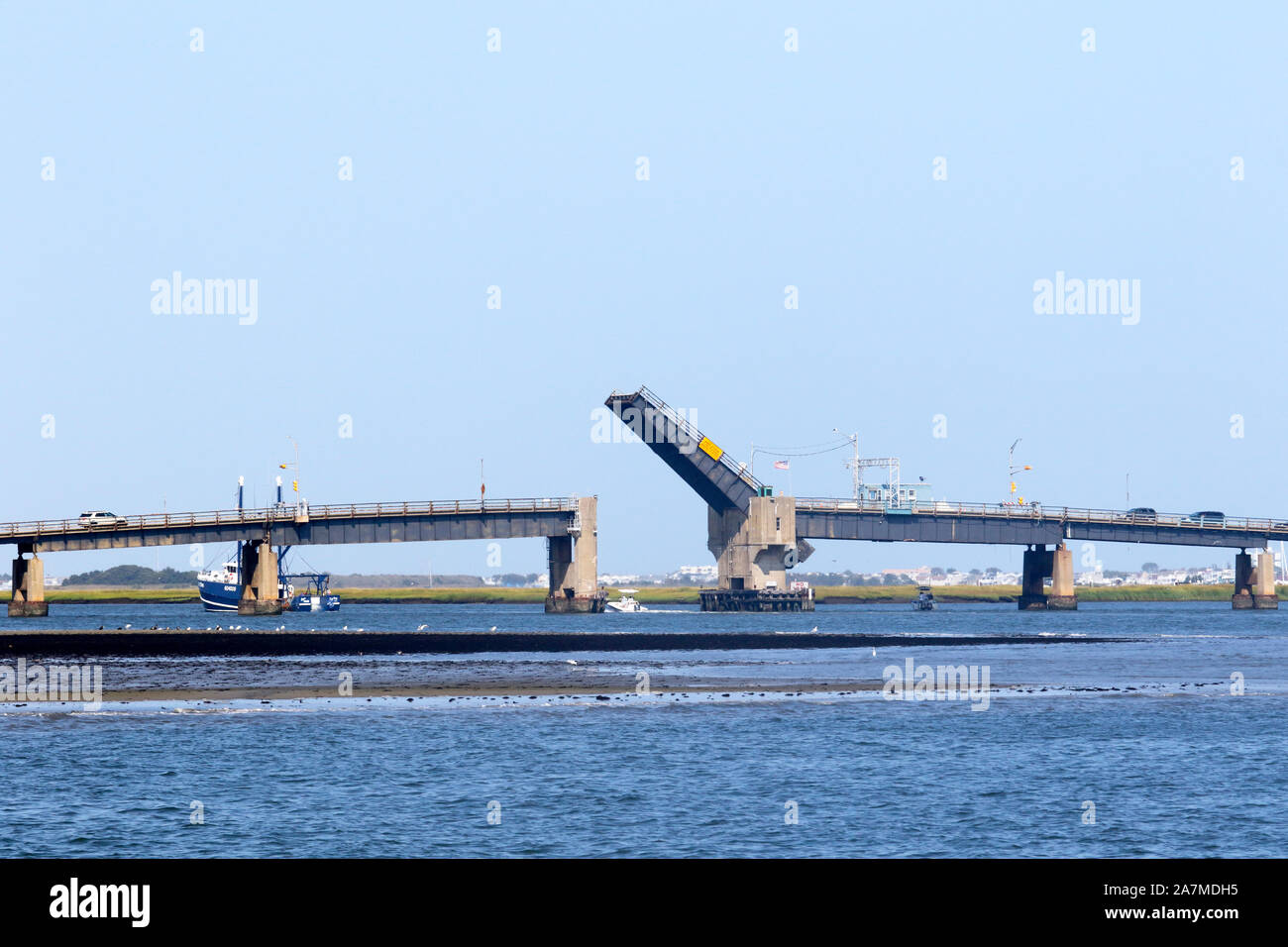 Single leaf bascule bridge hi-res stock photography and images - Alamy