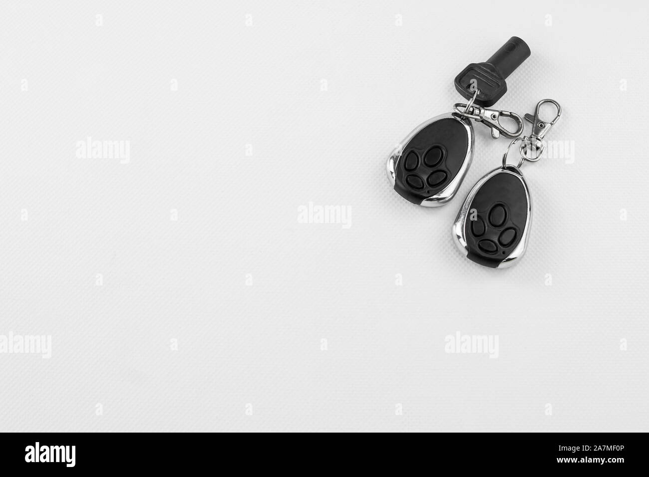 electronic keys by radiofrequency in key fobs for automatic opening of garage doors and alarm