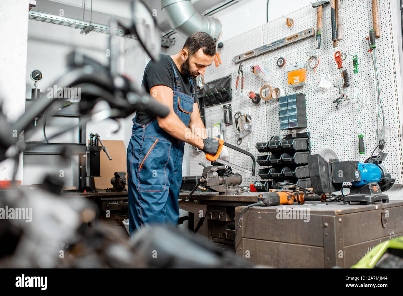 Хозяин мастерской назывался. Предприниматели в мастерской. Leather workshop. Хозяин мастерской назывался. Хозяин мастерской назывался.