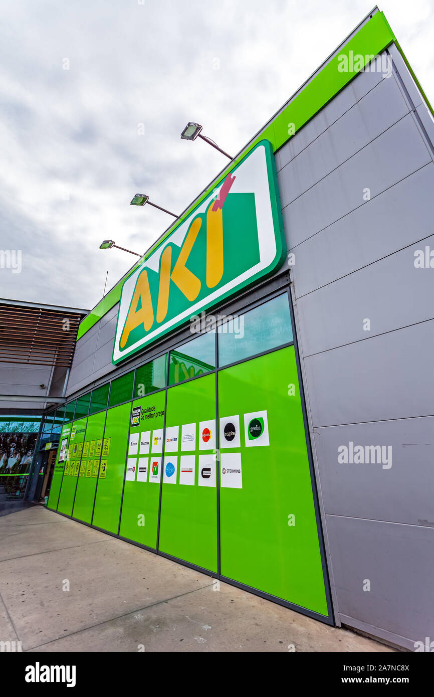 Coina, Portugal. Entrance of the AKI store in Barreiro Planet Retail Park.  AKI is an ADEO company and retail leader of DIY, home improving Stock Photo  - Alamy
