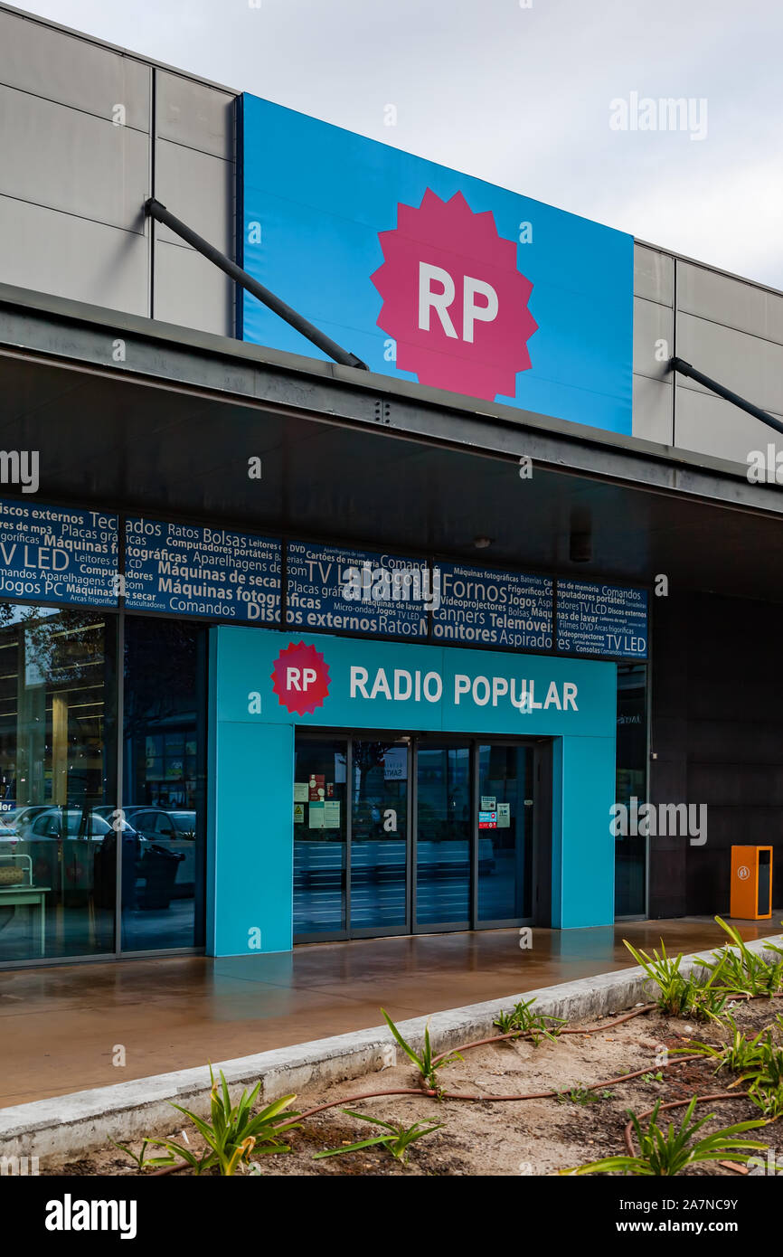 Coina, Portugal. Entrance of the Radio Popular store in the Barreiro Planet  Retail Park. Radio Popular is a large Portuguese company selling appliance  Stock Photo - Alamy