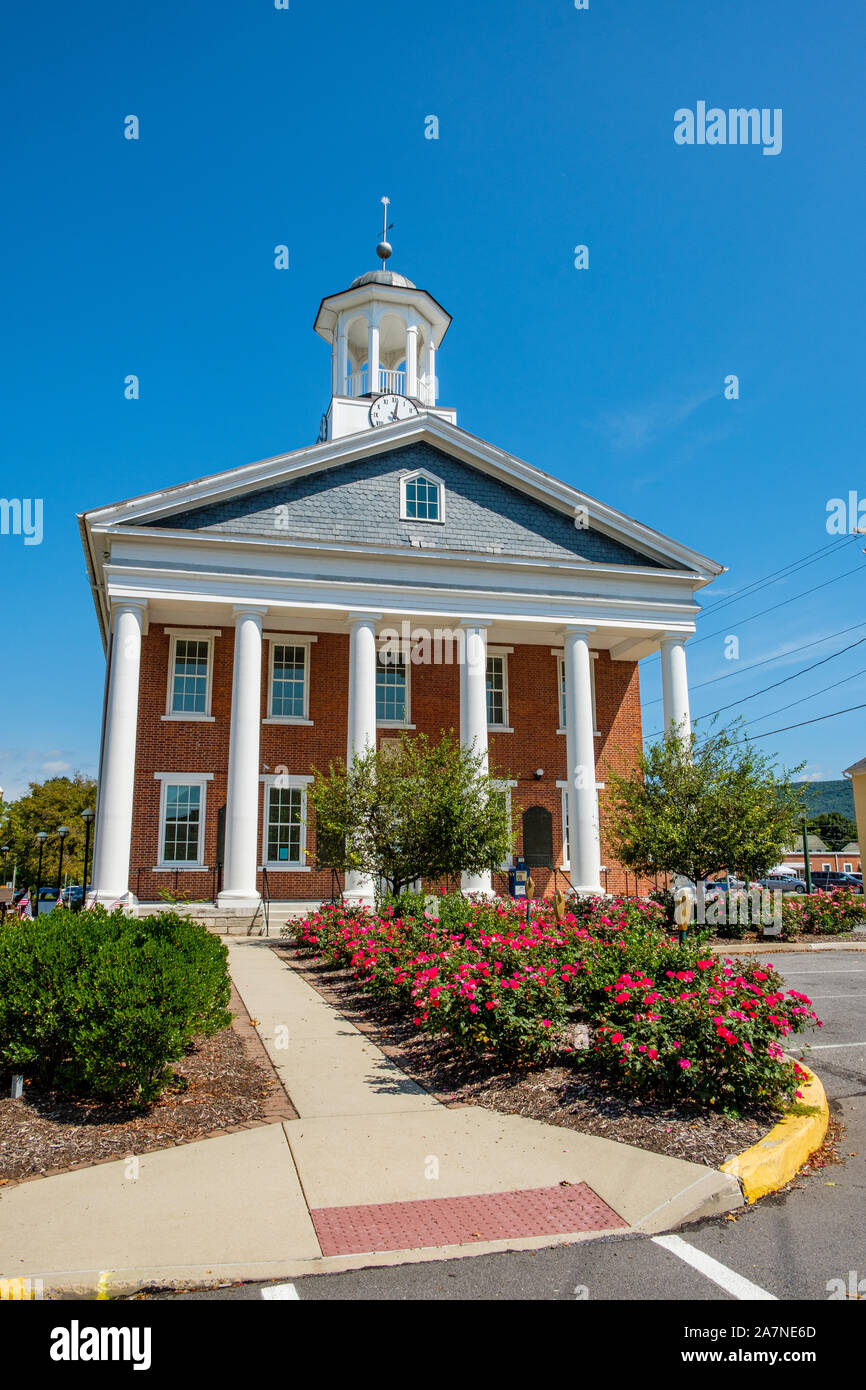 Fulton County Courthouse, 201 North 2nd Street, McConnellsburg, PA