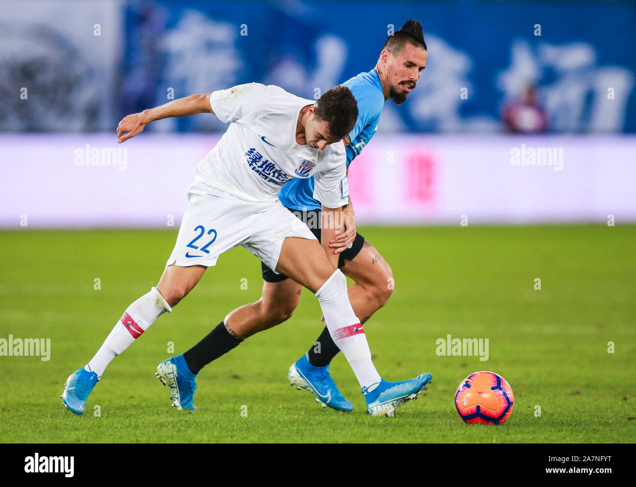 Italian football player Stephan El Shaarawy, left, of Shanghai Greenland  Shenhua passes the ball against Slovak football player Marek Hamsik of  Dalian Stock Photo - Alamy, image size:1300x997