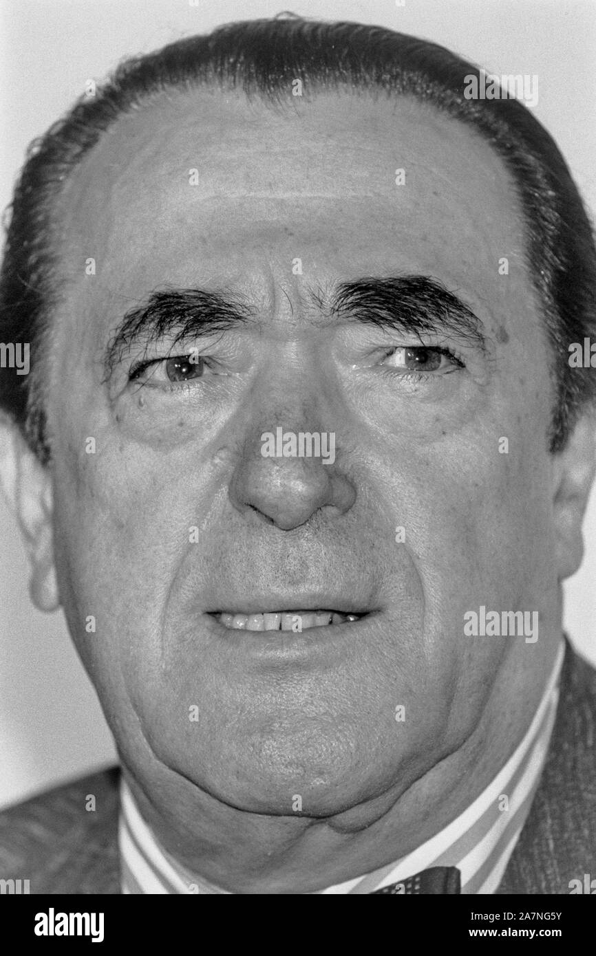 Robert Maxwell, 1923 - 1991. Owner of the Mirror media group, businessman and entrepreneur. Photographed at a 1988 press conference. Stock Photo