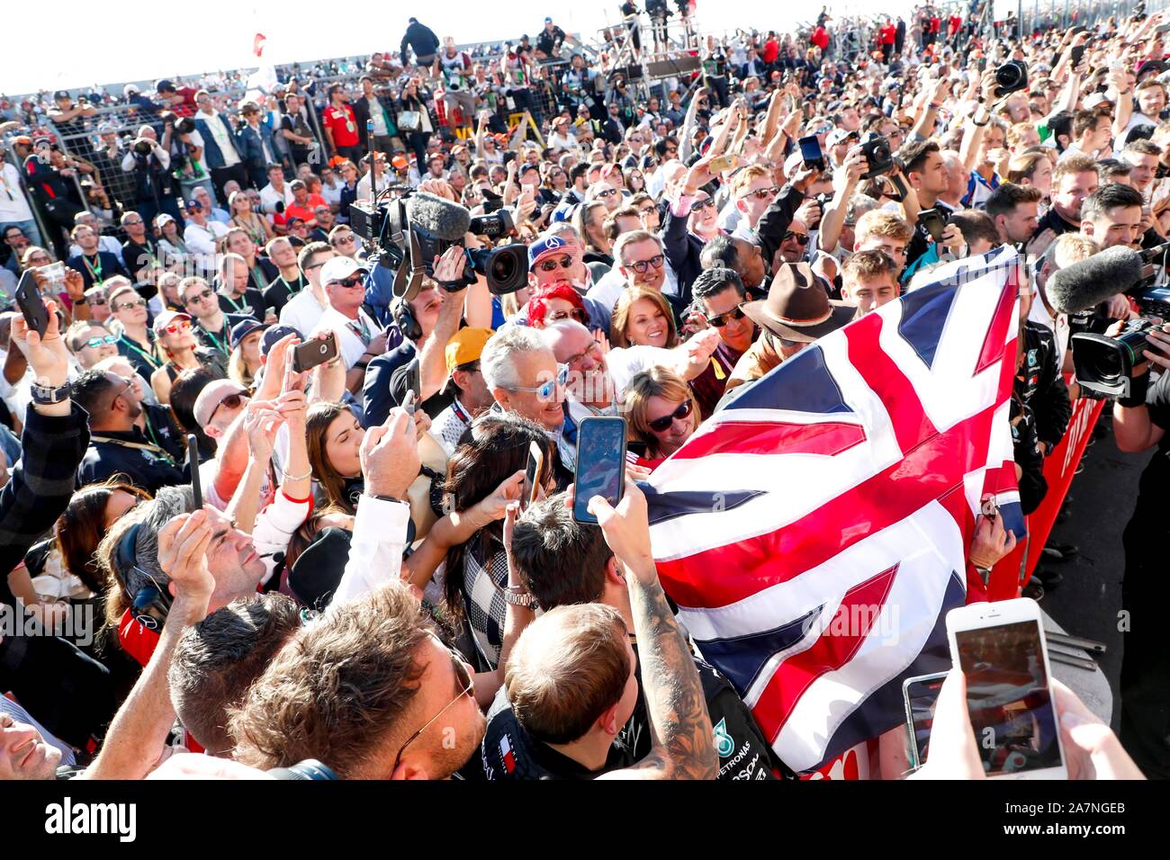 Austin, United States Of America. 03rd Nov, 2019. Motorsports: FIA Formula One World Championship 2019, Grand Prix of United States, #44 Lewis Hamilton (GBR, Mercedes AMG Petronas Motorsport) celebrates winning the F1 World Drivers Championship 2019 with his father Anthony Hamilton, Linda Hamilton and Matthew McConaughey | usage worldwide Credit: dpa/Alamy Live News Stock Photo