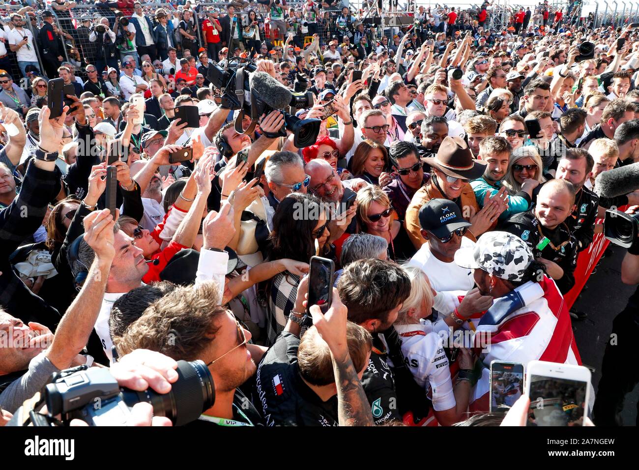 Austin, United States Of America. 03rd Nov, 2019. Motorsports: FIA Formula One World Championship 2019, Grand Prix of United States, #44 Lewis Hamilton (GBR, Mercedes AMG Petronas Motorsport) celebrates winning the F1 World Drivers Championship 2019 with his father Anthony Hamilton, Linda Hamilton and Matthew McConaughey | usage worldwide Credit: dpa/Alamy Live News Stock Photo