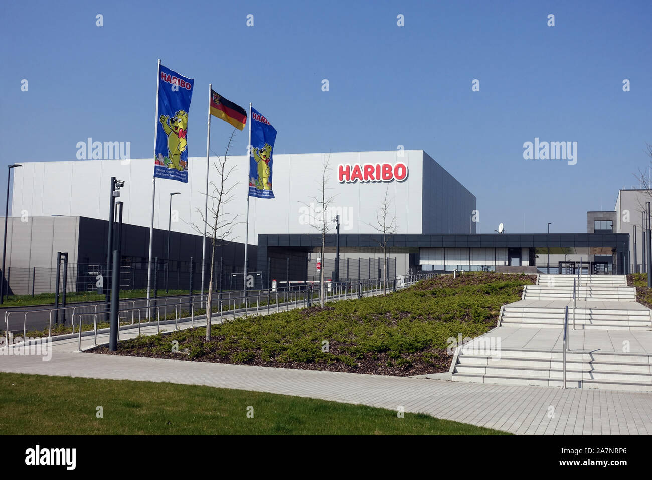 neue  Hauptverwaltung und Produktionsstätte der HARIBO GmbH & CoKG, Europas größtem Süsswarenhersteller, Grafschaft, Rheinland-Pfalz, Deutschland, Stock Photo