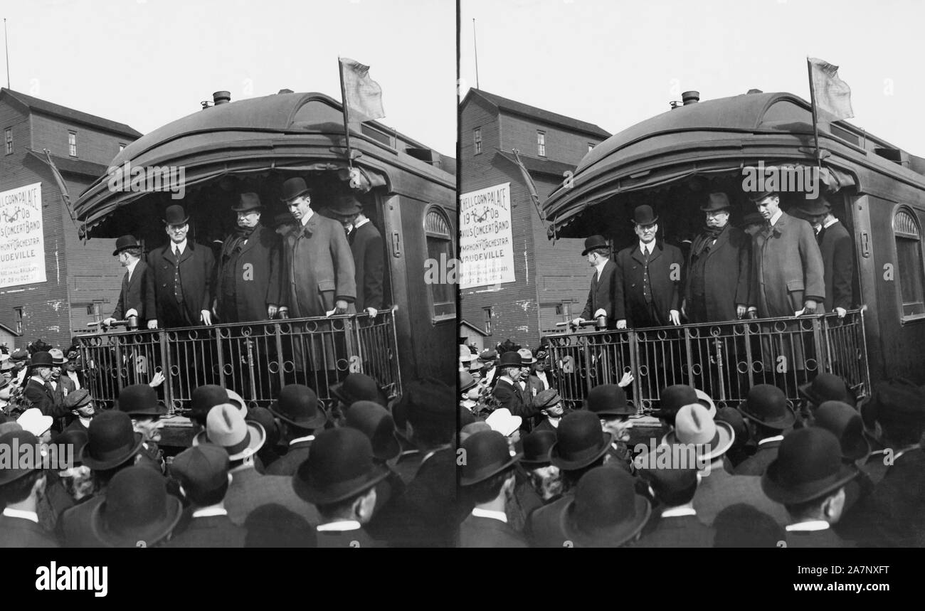 William Howard Taft Speaking to Crowd from the back of Railroad Car during Presidential Campaign Tour, Mitchell, South Dakota, USA, Photograph by Underwood & Underwood, Stereo Card, September 19, 1908 Stock Photo
