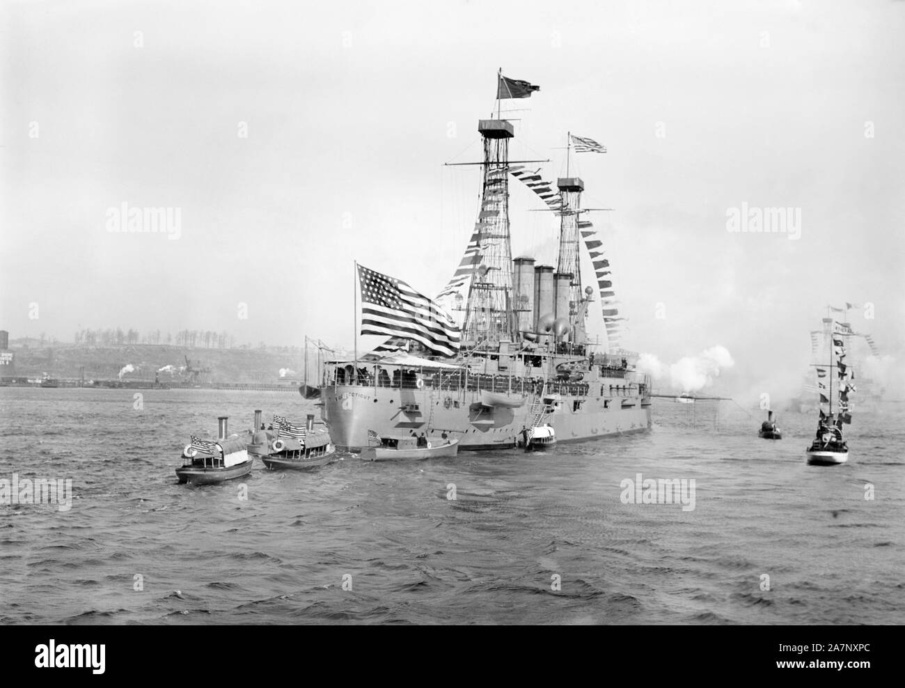 Battleship Connecticut Saluting the Presidential Yacht Mayflower during Naval Review for U.S. President William Howard Taft, New York Harbor, New York City, New York, USA, Photograph by Bain News Service, October 14, 1912 Stock Photo