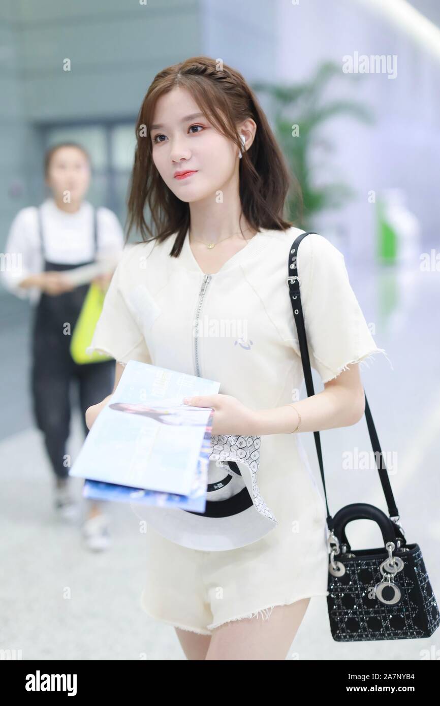 Chinese singer and actress Estelle Chen Yihan arrives at the Shanghai  Hongqiao International Airport before departure in Beijing, China, 18  August 201 Stock Photo - Alamy