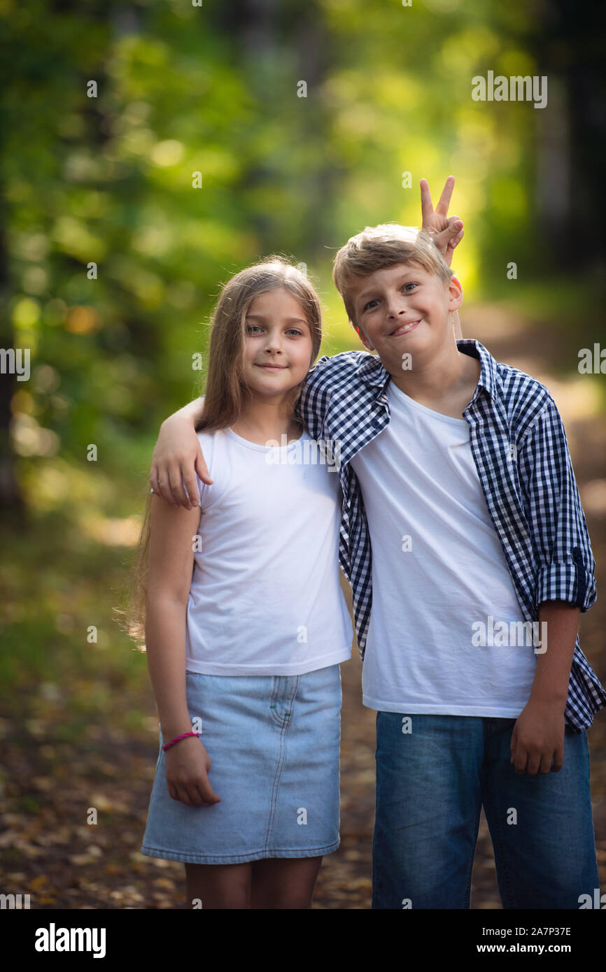 Brother sister making funny faces hi-res stock photography and images - Alamy Brother sister making funny faces hi-res stock photography and images - Alamy