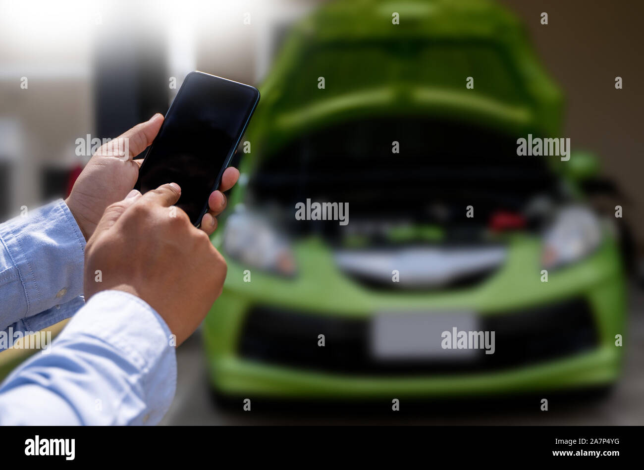 man Using a mobile phone call to  assistance Help with a broken down car assist stop car roadside breakdown Stock Photo