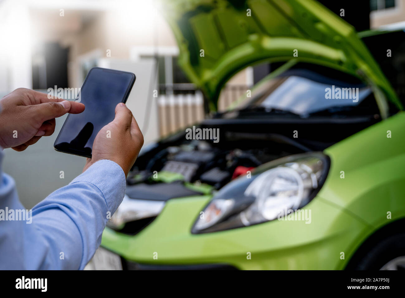 man Using a mobile phone call to  assistance Help with a broken down car assist stop car roadside breakdown Stock Photo