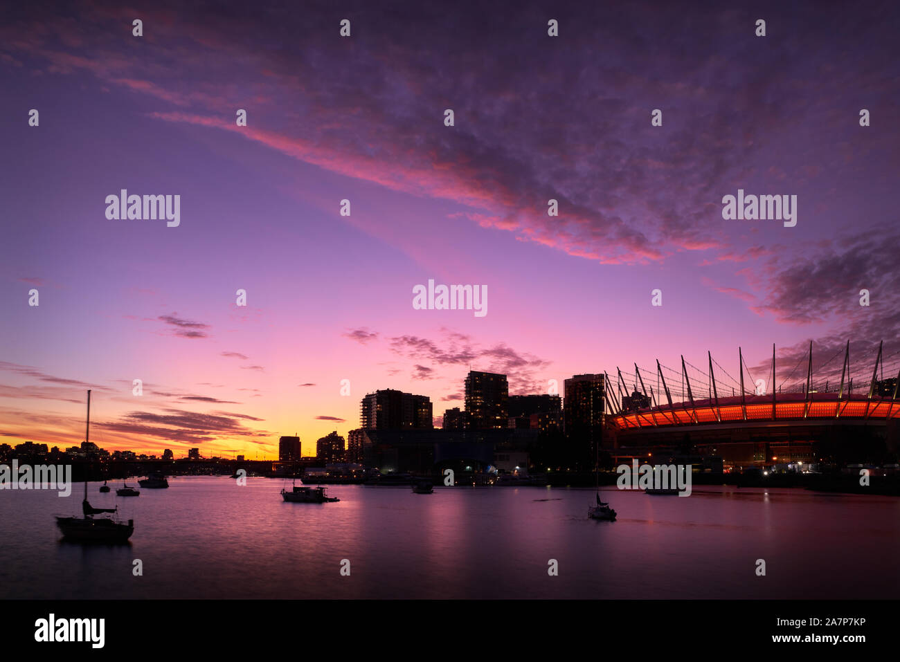 Vancouver skyline canada sunset hi-res stock photography and images - Alamy