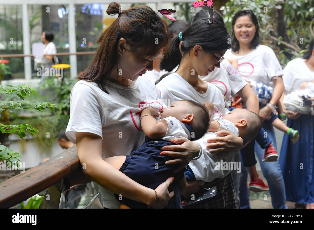 Latch breastfeeding hires stock photography and images Alamy