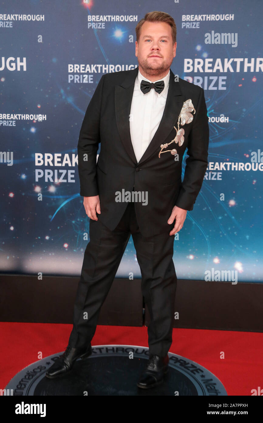 James corden 2020 hi-res stock photography and images - Alamy