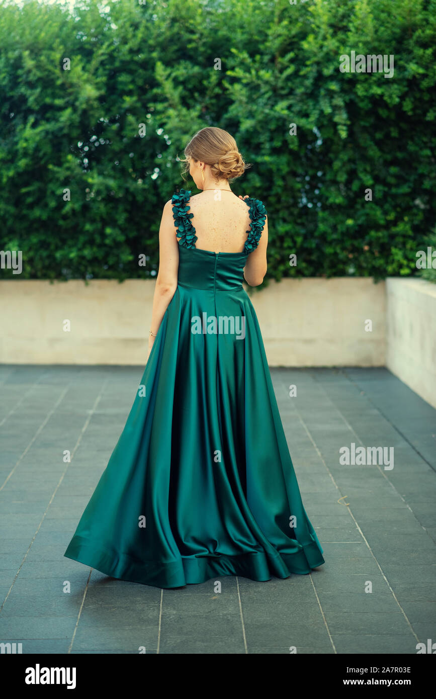 Woman full figure evening dress hi-res stock photography and images - Alamy
