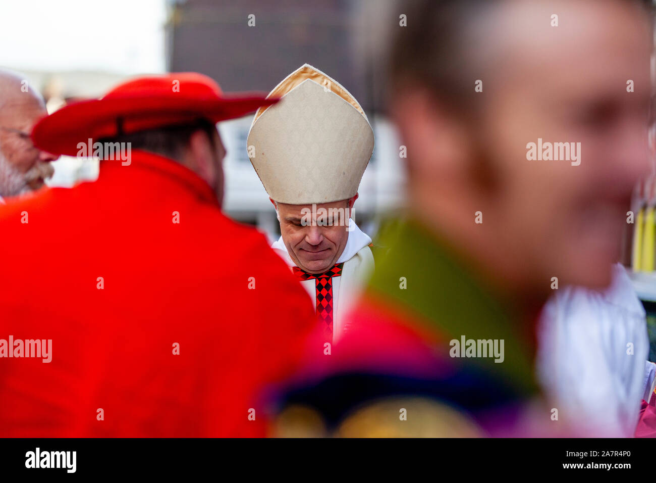 Lewes, UK. 4th November 2019. Prior to the biggest bonfire night (Guy Fawkes) celebrations in the country, representatives from each of Lewes’s six bonfire societies meet for the annual ‘Bishops Breakfast’ dressed in costumes of the clergy. Lewes, Sussex, UK. Credit: Grant Rooney/Alamy Live News Stock Photo