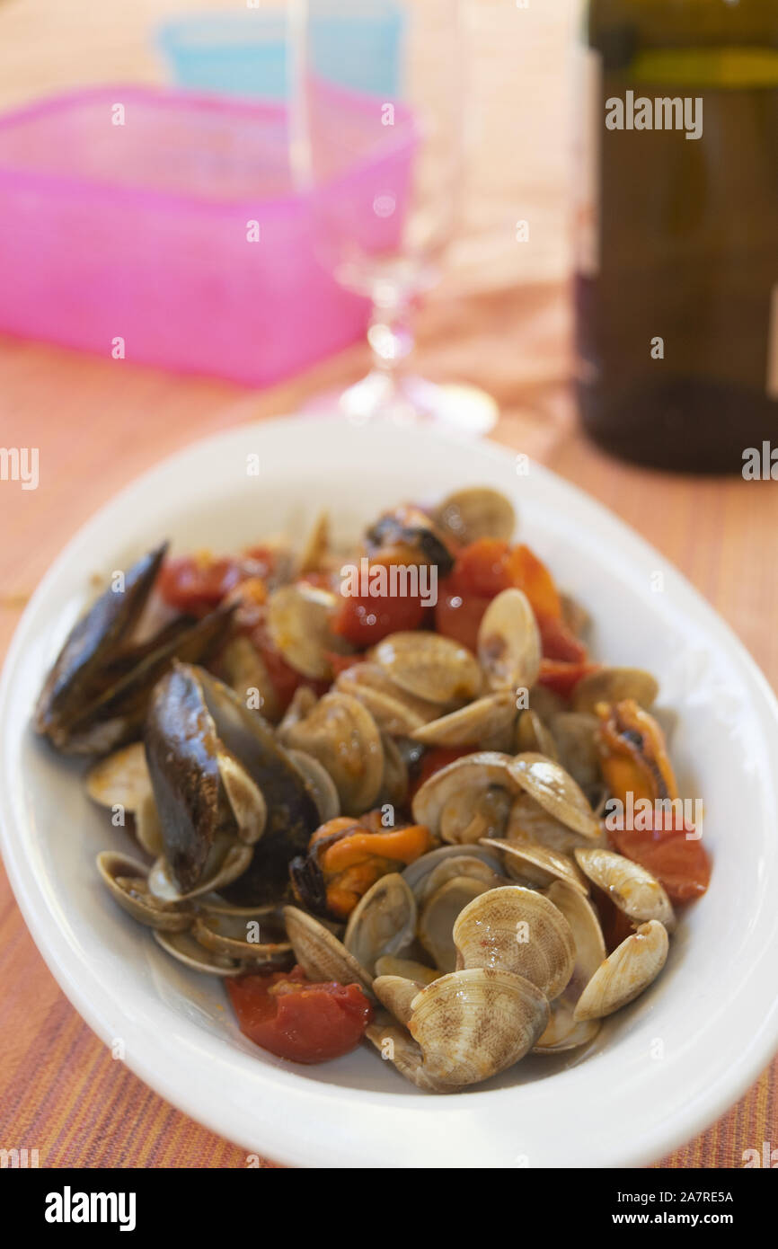 sautè of clams and mussels in a serving dish Stock Photo