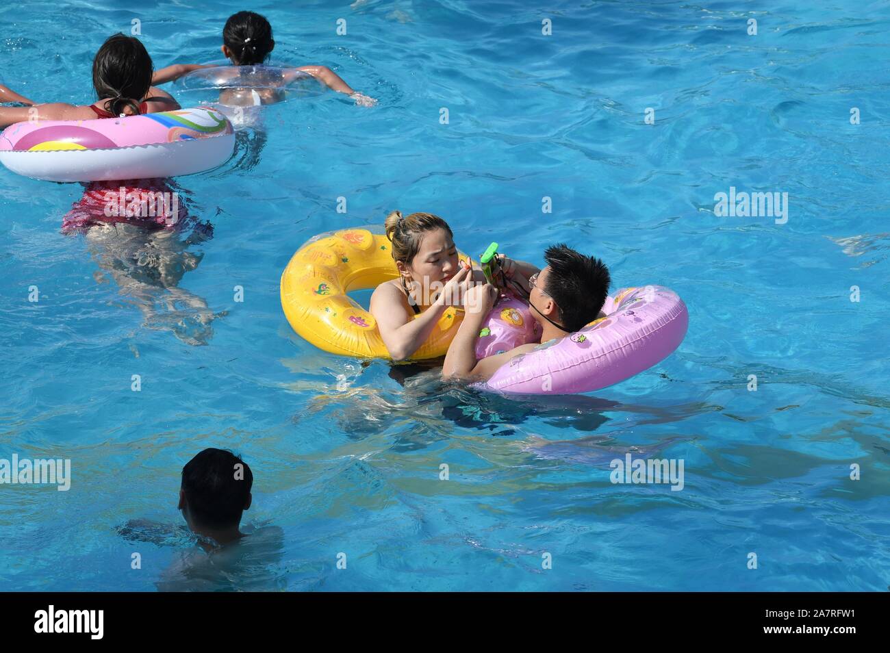 China swimming pool crowd hi-res stock photography and images - Alamy