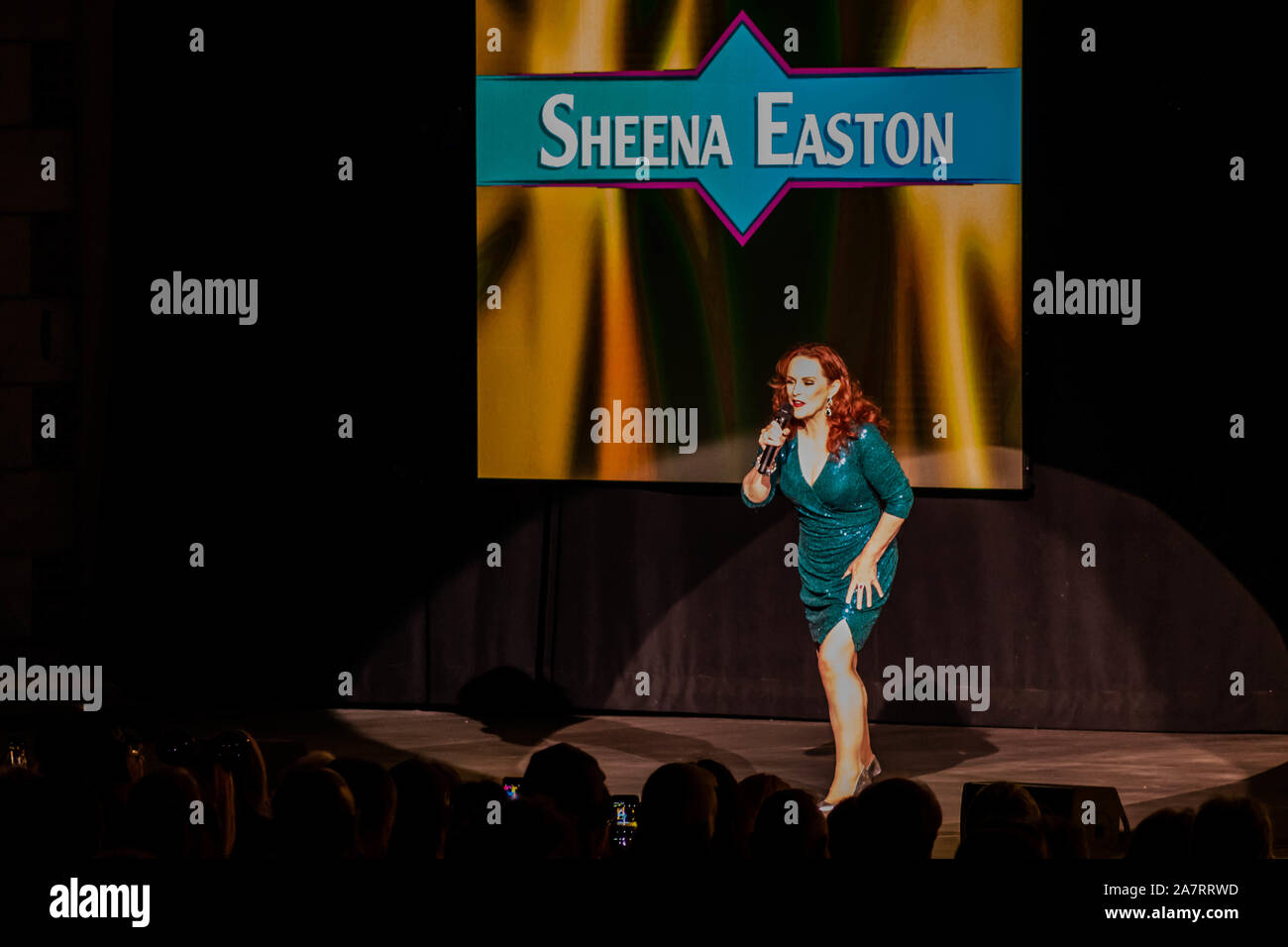 Orlando Florida November 01 19 Sheena Easton Singing Beautiful Melody At Epcot 22 Stock Photo Alamy Orlando Florida November 01 19 Sheena Easton Singing Beautiful Melody At Epcot 22 Stock Photo Alamy