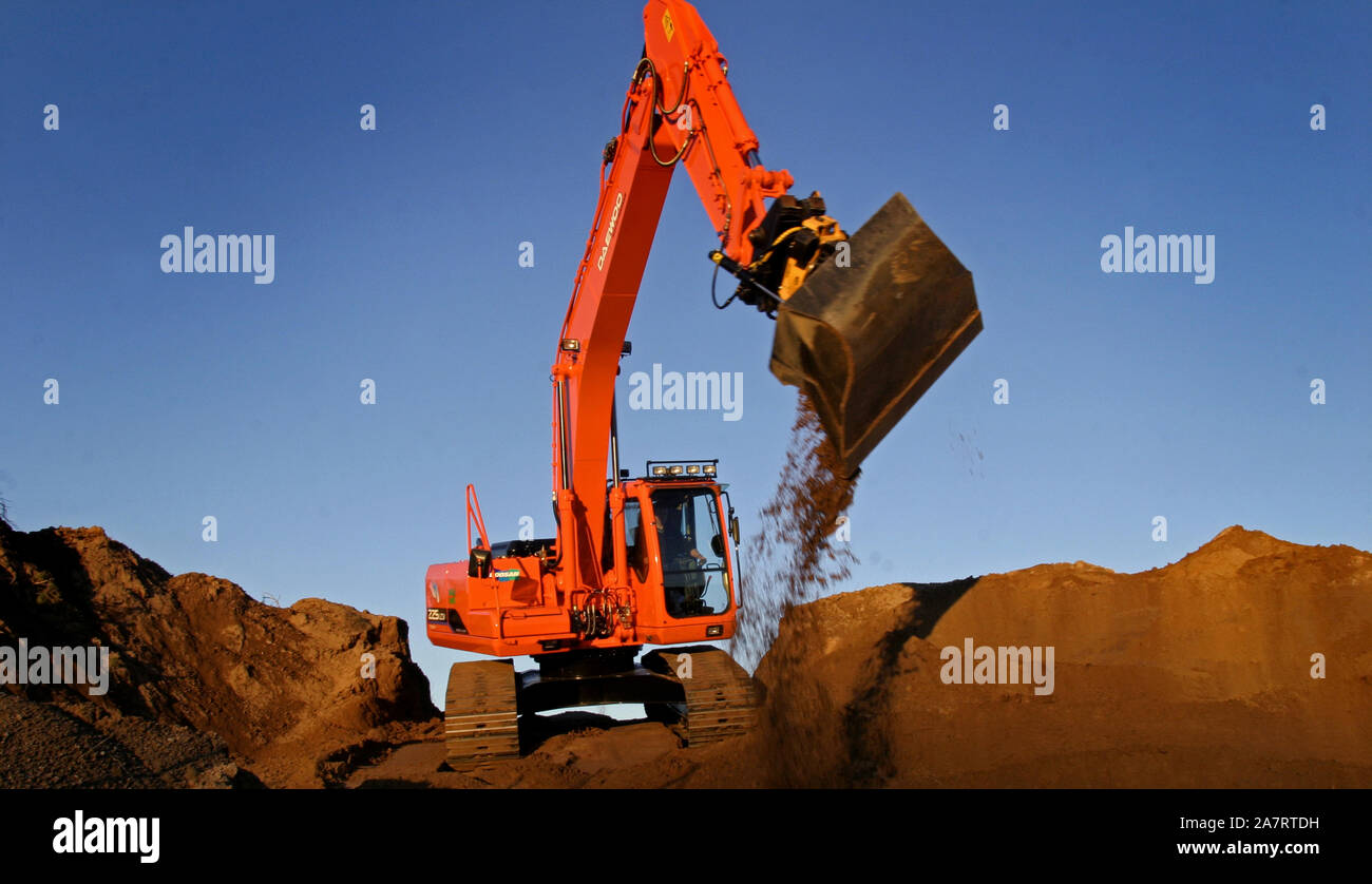Digging in the sand hi-res stock photography and images - Alamy