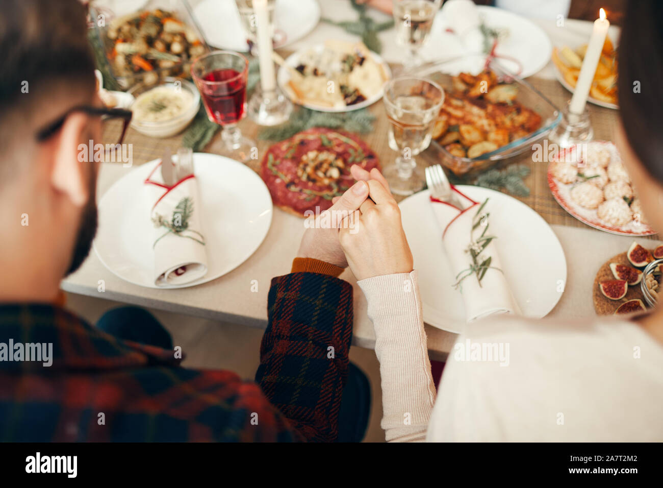 People sitting dining table hi-res stock photography and images - Alamy