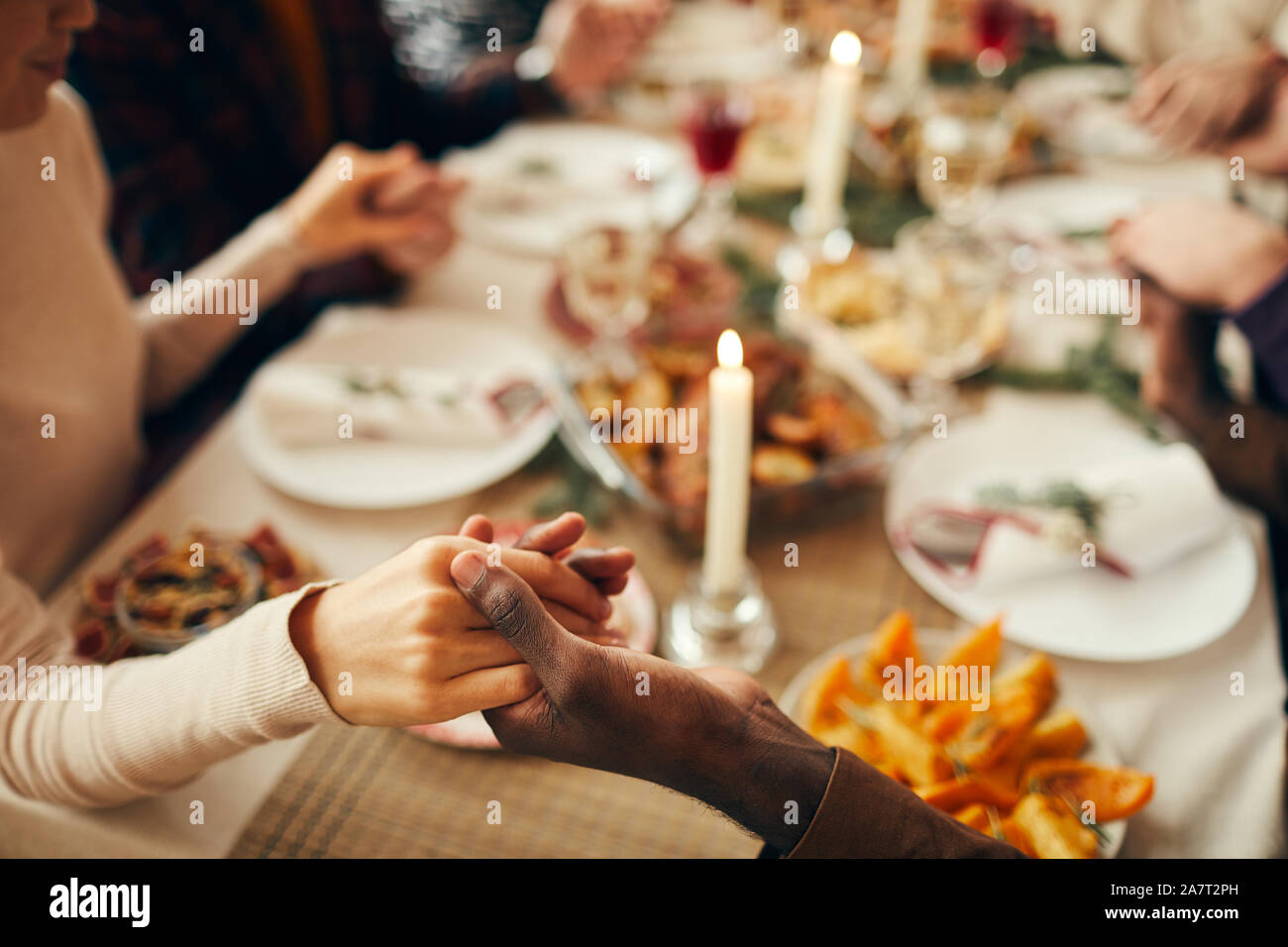 People sitting dining table hi-res stock photography and images - Alamy