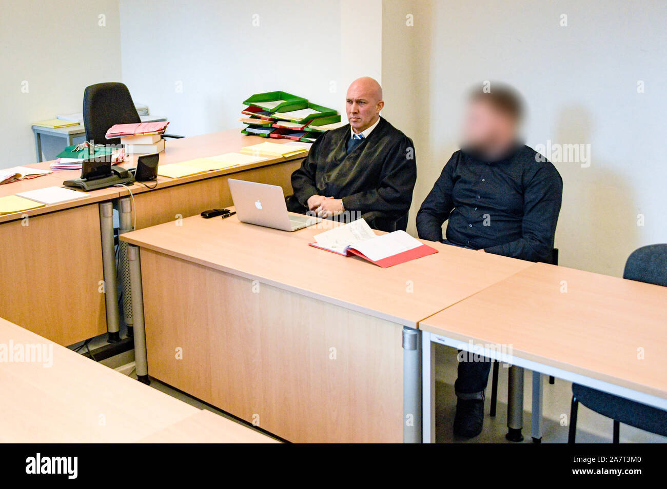 Hamburg, Germany. 04th Nov, 2019. The accused football fan (r) and his